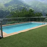 Con Piscina Hébergement de vacances *