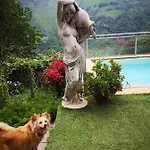 Hébergement de vacances Con Piscina Garzeno