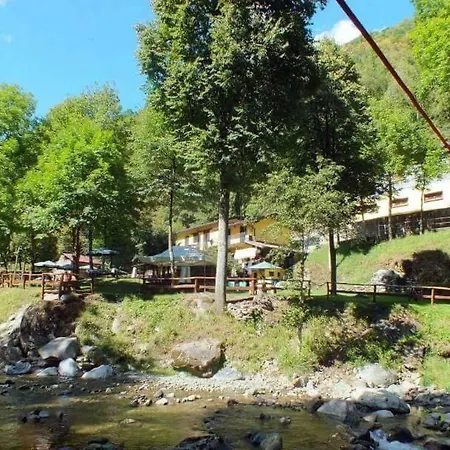 Con Piscina Ferienhaus