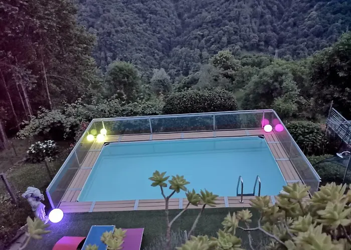 Con Piscina Hébergement de vacances *