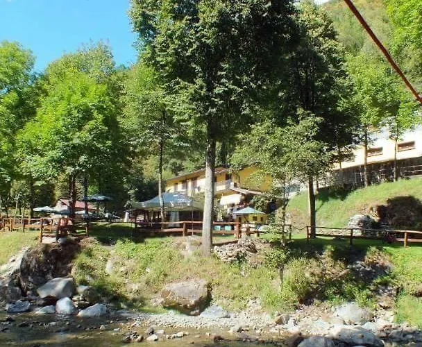 Con Piscina Сasa de vacaciones