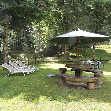 Con Piscina Hébergement de vacances *
